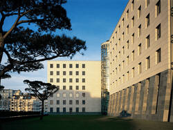 IKB Düsseldorf, Fassadenbekleidung, Jura Kalkstein